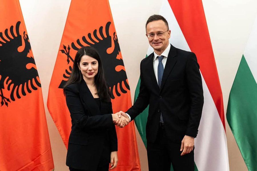 Hungaria do të trajnojë nëpunësit shqiptarë për integrimin në BE, nënshkruhet plani  veprimit